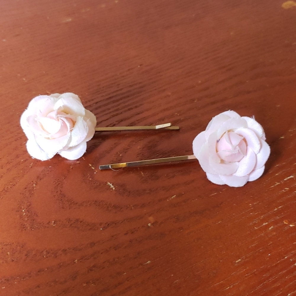 🦇Pink flower bobby pins
